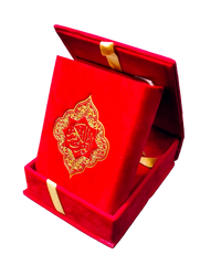 علبة مع مصحف